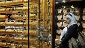 ارتفاع سعر الذهب عيار 21 في مصر إلى 5610 جنيهات وتأثيره على سوق الاستثمار اليوم